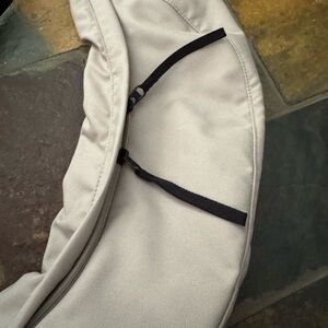 Everlane ReNew Transit Sling Bag